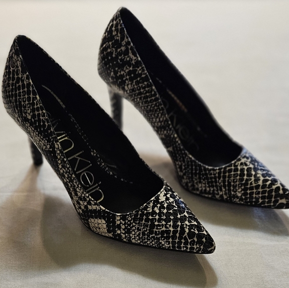CALVIN KLEIN Stiletto Heel Pumps Snakeskin, Size US 6 - Picture 4 of 9